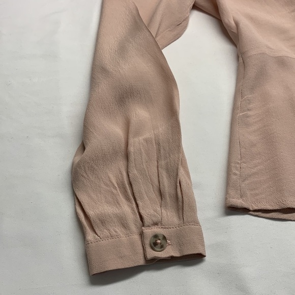 Le Chateau Long Sleeve Button Front Blouse V-Neck Colour Rose Medium NWT - Picture 3 of 11
